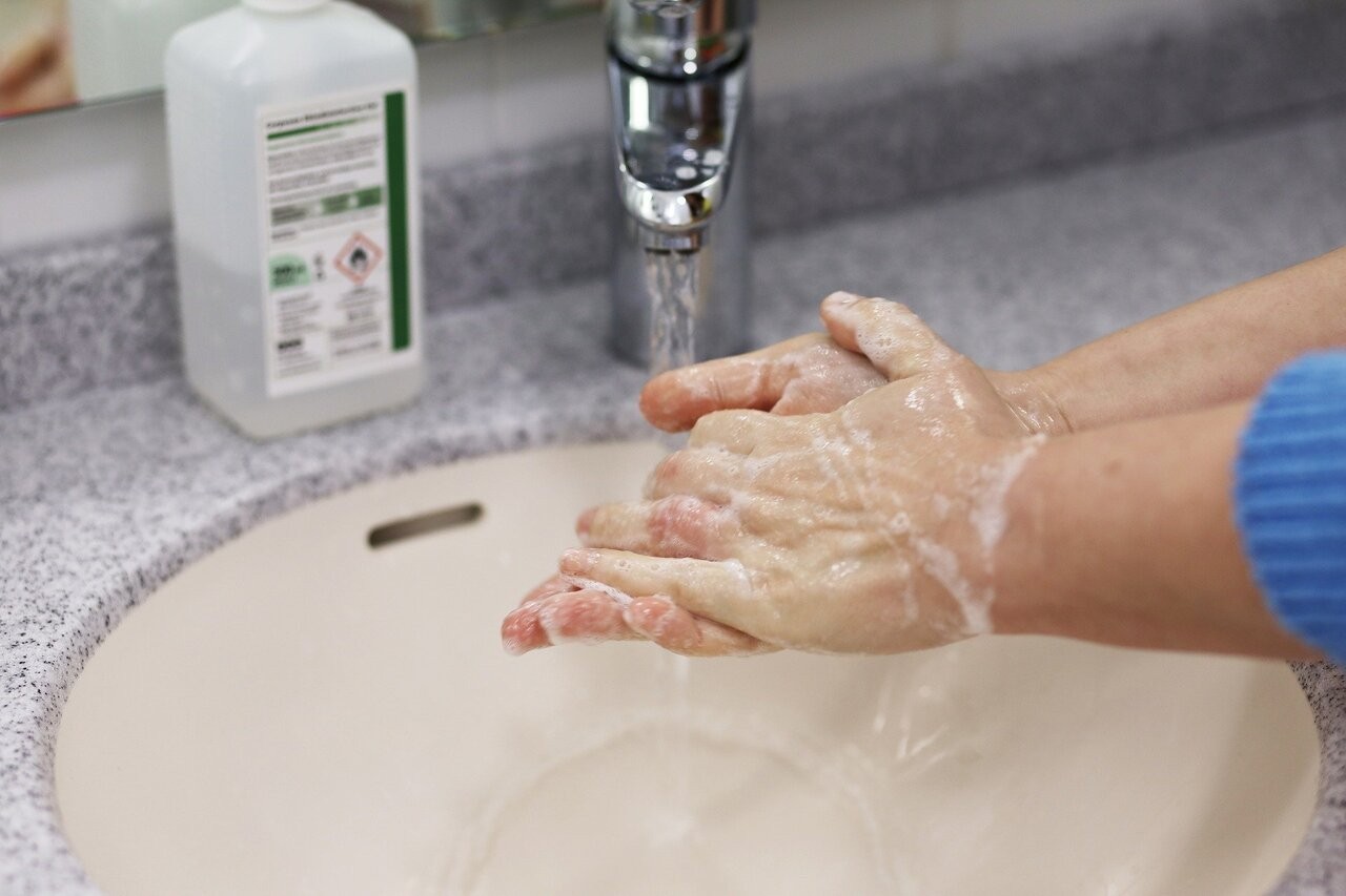 Thường xuyên rửa tay bằng xà phòng, nước sát khuẩn
